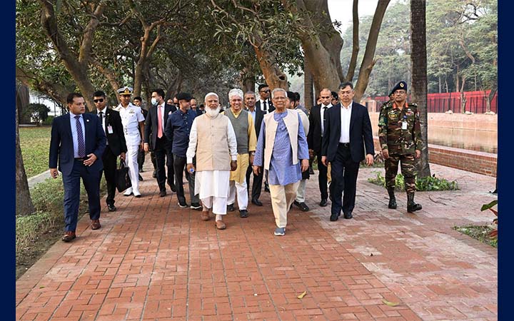 জুলাই গণ-অভ্যুত্থান স্মৃতি জাদুঘর পরিদর্শনে প্রধান উপদেষ্টা