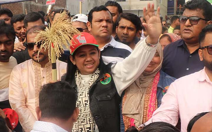 দলবাজির মধ্যে ধর্মকে আনা যাবে না : সানজিদা তুলি