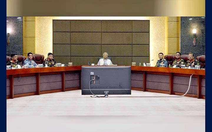 সংসদ নির্বাচন ও গণভোট উপলক্ষে সেনাসদরে প্রধান উপদেষ্টার মতবিনিময়