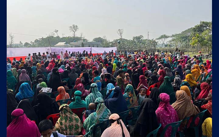 ময়মনসিংহে নারী ভোটারদের সাথে বিএনপি প্রার্থীর উঠান বৈঠক