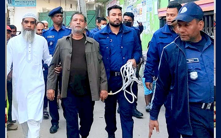 প্যারোলে মুক্তি পেয়ে মায়ের জানাজায় আওয়ামী লীগ কর্মী