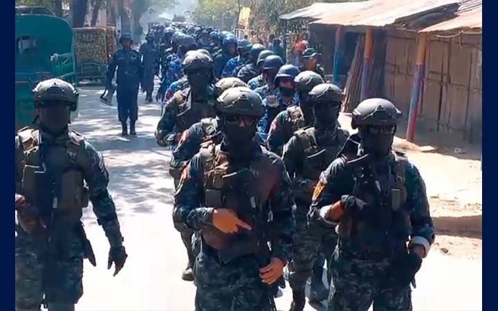 কুতুবদিয়ায় ত্রয়োদশ জাতীয় সংসদ নির্বাচন উপলক্ষে যৌথ মহড়া