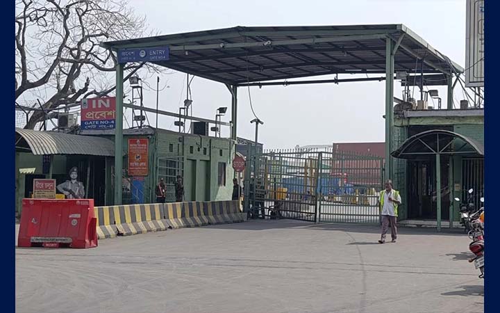 লাগাতার ধর্মঘটে পুরোপুরি অচল চট্টগ্রাম বন্দর
