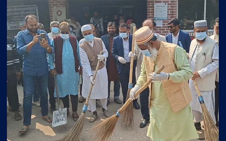 চাঁদাবাজি বন্ধের হুঁশিয়ারি আলী আজমের