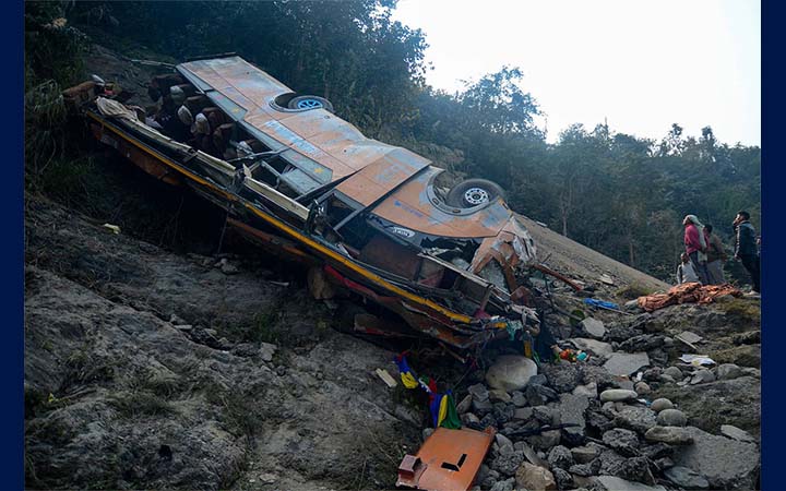 নেপালে বাস দুর্ঘটনায় ব্রিটিশ পর্যটকসহ ১৯ জনের প্রাণহানি