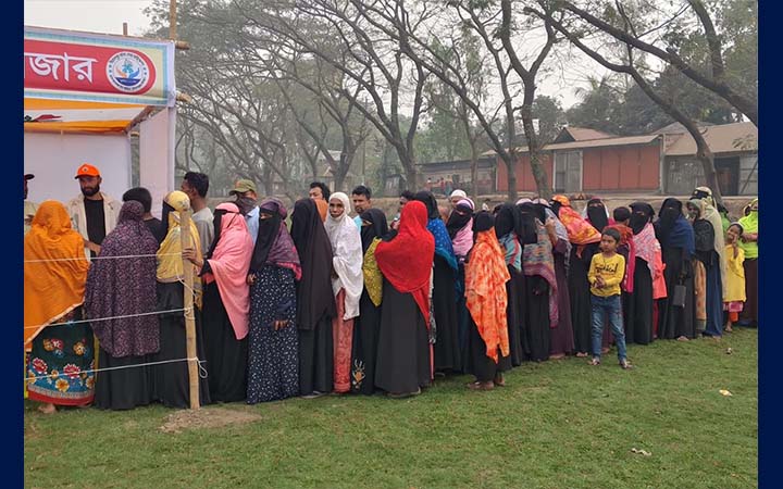 মুন্সীগঞ্জে ১০ টাকায় ইফতার সামগ্রী পেলো ৫০০ পরিবার