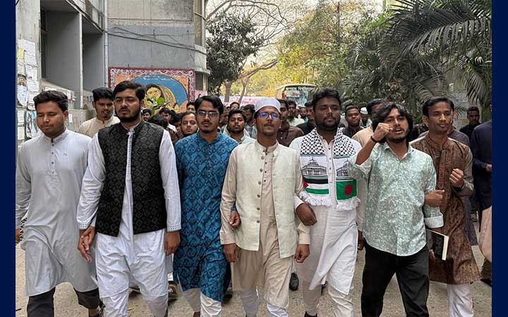 নরসিংদীতে ধর্ষণ-সহিংসতার দৃষ্টান্তমূলক বিচার দাবিতে জকসুর বিক্ষোভ