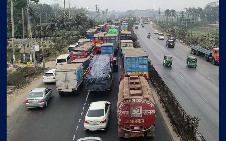 ঢাকা-চট্টগ্রাম মহাসড়কে তীব্র যানজট