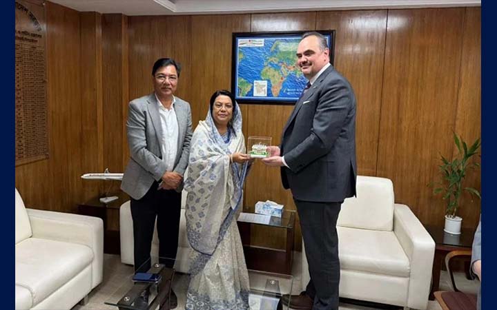 মধ্যপ্রাচ্যে ফ্লাইট বিপর্যয়ে অপতথ্য এড়াতে যাত্রীদের সতর্ক থাকার আহ্বান বিমানমন্ত্রীর