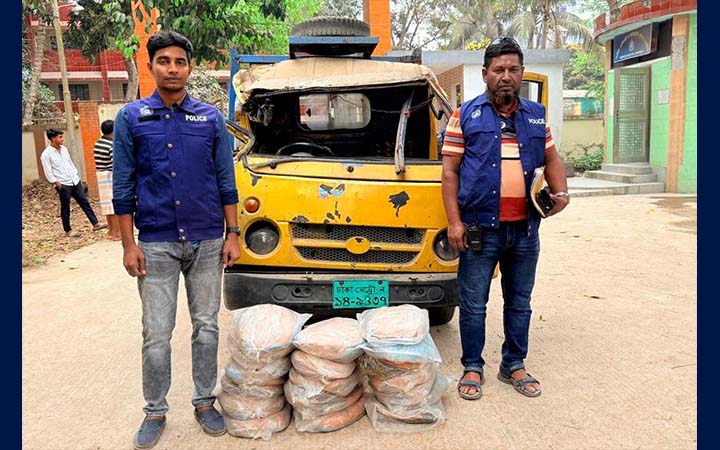 বাঞ্ছারামপুরে ২০ কেজি গাঁজা উদ্ধার, চালক পলাতক