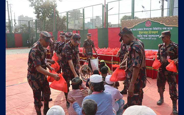 রমজান উপলক্ষে বিজিবির ইফতার সামগ্রী বিতরণ