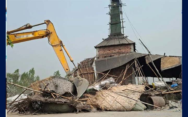 মুন্সীগঞ্জে অবৈধ কারখানা গুঁড়িয়ে দিল প্রশাসন