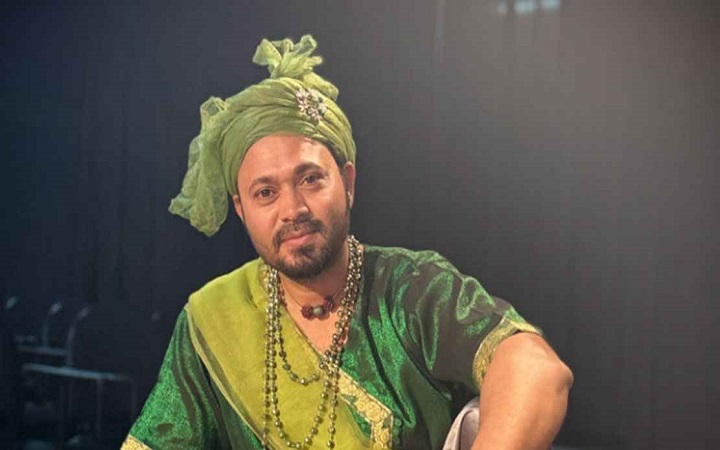 মঞ্চে নিশকের ঋতুরাজ চরিত্রে মুগ্ধ দর্শক