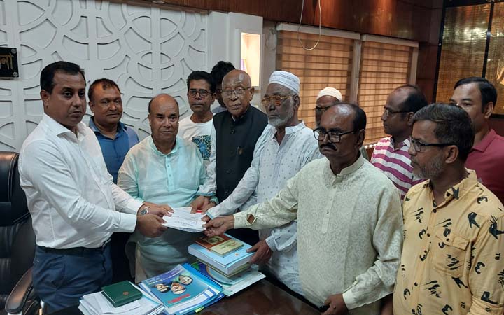 জেলা পরিষদ নির্বাচন ঃ পাবনায় চেয়ারম্যান পদে দু’জন ও সদস্য পদে ৬৫ জনের মনোনয়নপত্র দাখিল