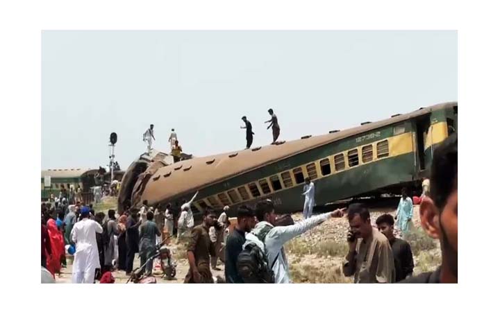 পাকিস্তানে ট্রেন দুর্ঘটনায় ১৫ জন নিহত