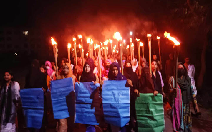 নারী নিপীড়ন ও ধর্ষণের প্রতিবাদে নোবিপ্রবিতে মশাল মিছিল