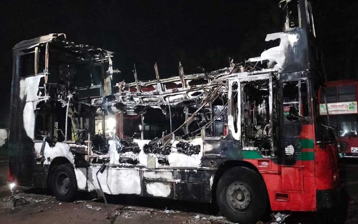 দুর্বৃত্তের আগুনে নোয়াখালীতে বিআরটিসির ২ বাস পুড়ে ছাই
