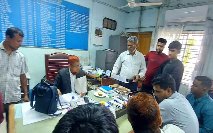 প্রশ্নপত্রে শেখ মুজিবকে স্বাধীনতার ঘোষক লেখায় বিদ্যালয়ে হট্টগোল