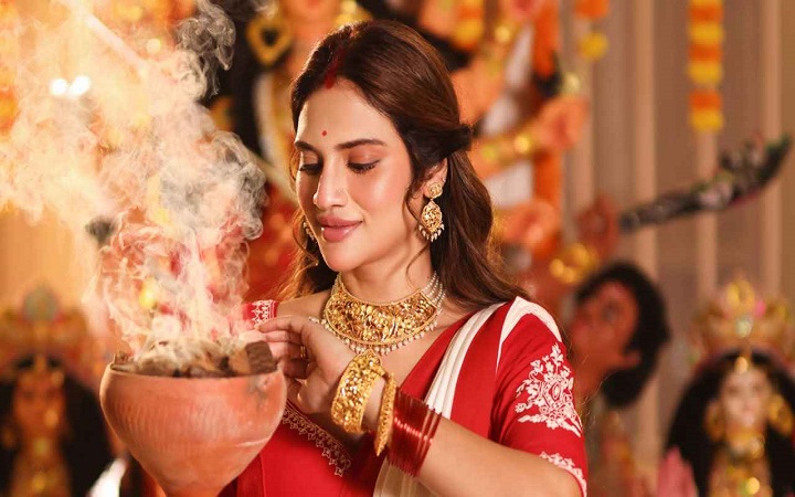 পূজায় নেচে কটাক্ষের শিকার, মুখ খুললেন নুসরাত