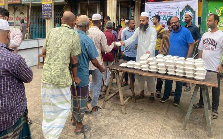 অনাথ ফাউন্ডেশনের মাসব্যাপী ইফতার ও ঈদ সামগ্রী বিতরণ