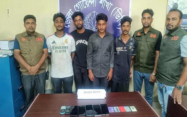 মেহেরপুরে অনলাইনে জুয়া খেলার অভিযোগে ৪ যুবক গ্রেপ্তার