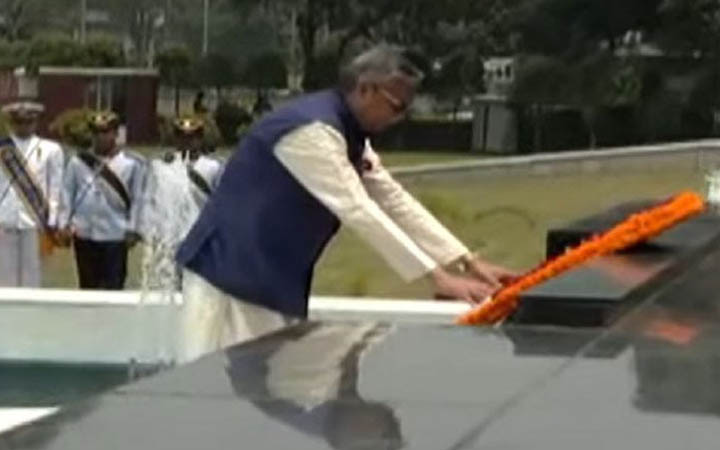 শিখা অনির্বাণ ও বনানী কবরস্থানে রাষ্ট্রপতির শ্রদ্ধা