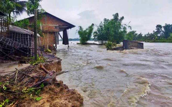 ভয়াবহ রূপ নিচ্ছে আসামের বন্যা, ক্ষতিগ্রস্ত ৫ লাখ মানুষ