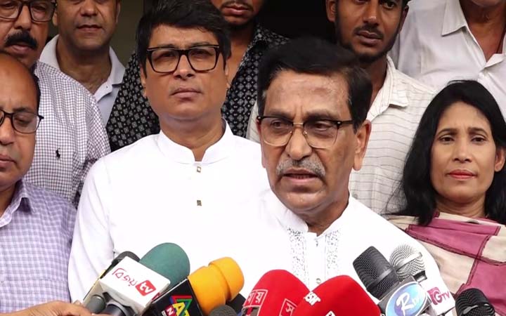 খালেদা জিয়ার চিকিৎসাকে রাজনৈতিক ইস্যু বানাতে ব্যাস্ত বিএনপি :  হানিফ