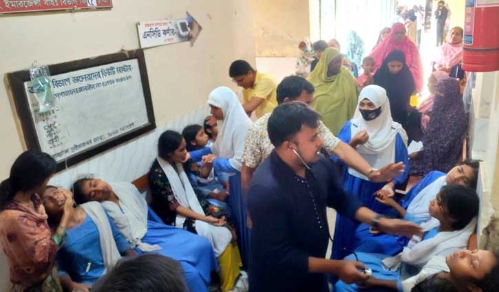 পাবনায় শ্রেণিকক্ষে ৬৫ ছাত্রী অসুস্থতার ঘটনা তদন্তে কমিটি
