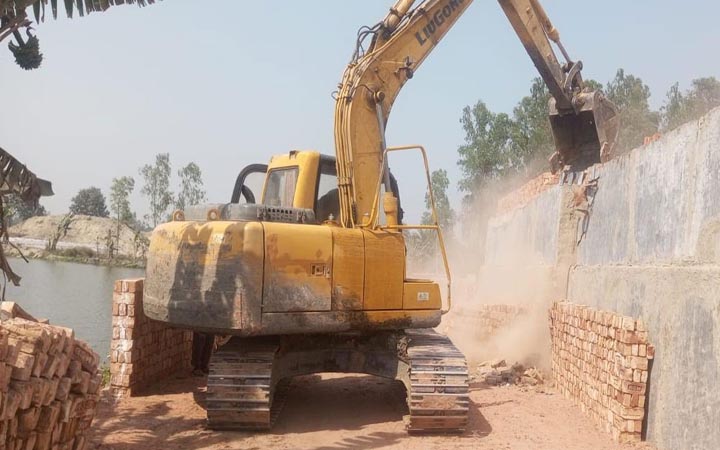 পঞ্চগড়ে গুঁড়িয়ে দেওয়া হলো দুই ইটভাটা