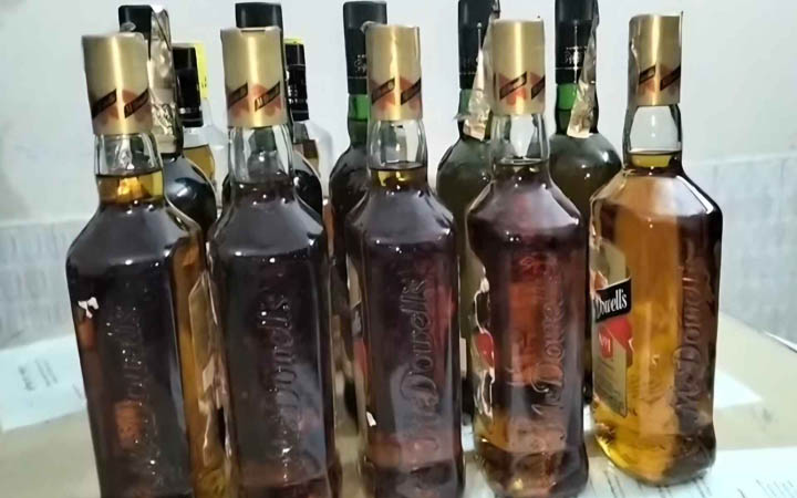 দেবীগঞ্জে ১৫ বোতল বিদেশি মদসহ বাবা-ছেলে আটক