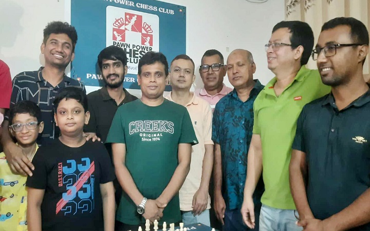 ছেলেকে গ্র্যান্ডমাস্টার বানাতে নিজ বাসাতেই দাবার ভেন্যু