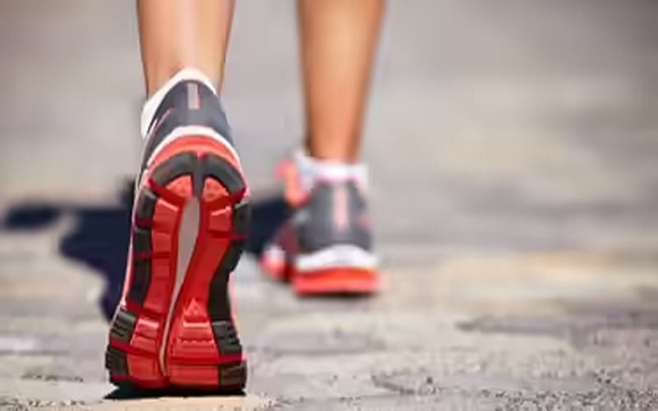 সকাল না সন্ধ্যা- কখন হাঁটা বেশি উপকারী?