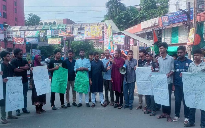 ইসরায়েলে অপহৃত শহিদুল আলমের মুক্তির দাবিতে জবি শিক্ষার্থীদের বিক্ষোভ
