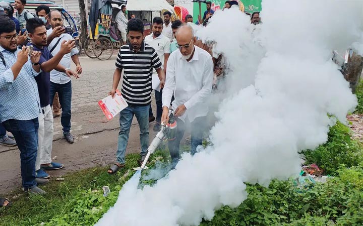 ডেঙ্গুর ‘হটস্পট’ পিরোজপুর, প্রতিরোধে মাঠে জেলা পরিষদ