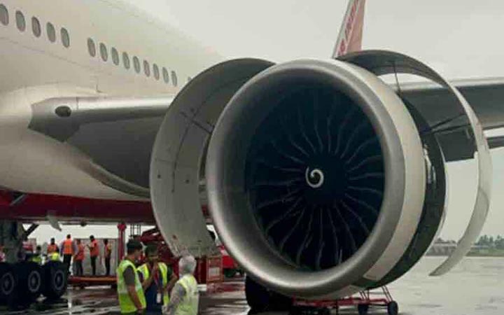 যুক্তরাষ্ট্র থেকে আসা এয়ার ইন্ডিয়ার বিমানের জরুরি অবতরণ