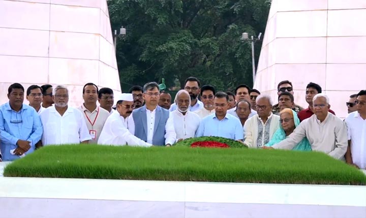 জিয়াউর রহমান ও খালেদা জিয়ার সমাধিতে প্রধানমন্ত্রীর শ্রদ্ধা