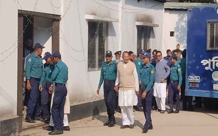 ট্রাইব্যুনালে আনা হয়েছে সাবেক মন্ত্রী-উপদেষ্টাসহ ১৬ জনকে