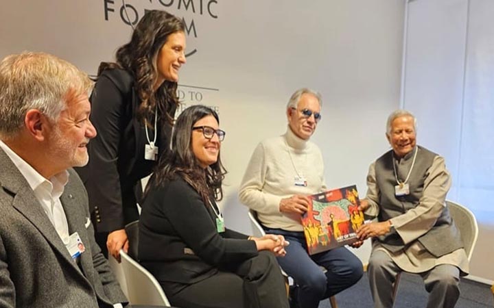 প্রধান উপদেষ্টার সঙ্গে ইতালির অপেরা গায়কের সাক্ষাৎ