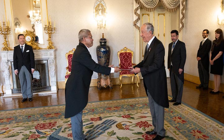 পর্তুগালে নবনিযুক্ত রাষ্ট্রদূত এম মাহফুজুল হকের পরিচয়পত্র পেশ