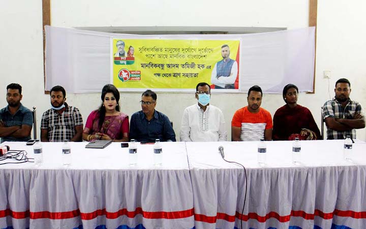 পাবনায় তৃতীয় লিঙ্গ’র মানুষদের উন্নয়নে আলোচনা ও উপহার সামগ্রী বিতরণ