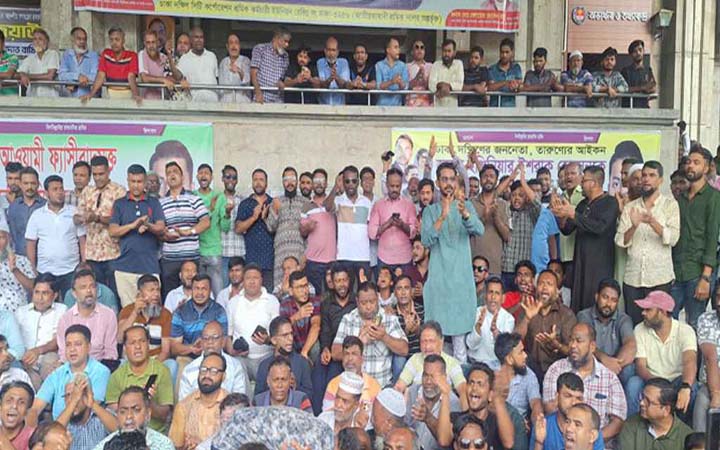 ইশরাককে শপথ পড়ানোর দাবিতে আবারো নগর ভবন ঘেরাও