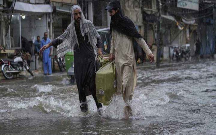 প্রবল বর্ষণে বিপর্যস্ত পাকিস্তান, শিশুসহ নিহত ১৮০