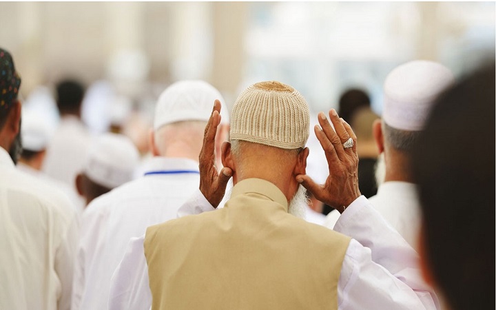 ইমাম আস্তে তাকবির বললে করণীয়