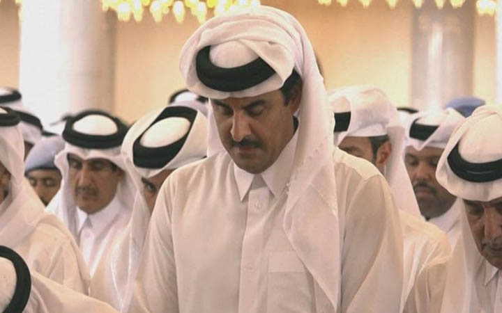 ইসরায়েলি হামলায় নিহতদের জানাজায় কাতারের আমির