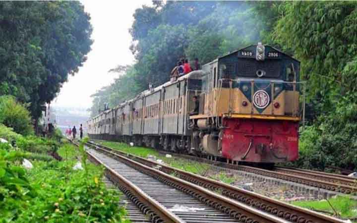 টাঙ্গাইলের ভূঞাপুরে ট্রেনে কাটা পড়ে মায়ের মৃত্যু, ছেলে-মেয়ে আহত