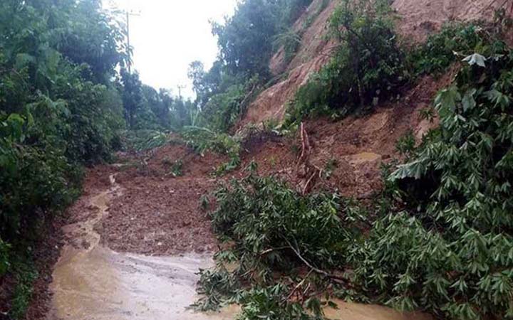 অতি ভারী বৃষ্টির আভাস, ৫ জেলায় ভূমিধসের শঙ্কা