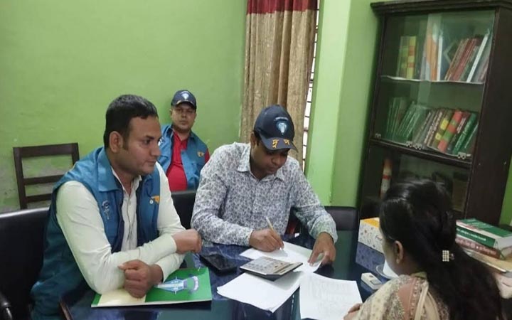 রাজবাড়ীতে ছদ্মবেশে সাব-রেজিস্ট্রার অফিসে দুদকের অভিযান