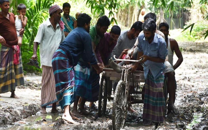 কাঁচা সড়কে দুর্ভোগে ছয় গ্রামের ৫০ হাজার মানুষ