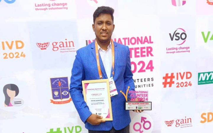 ‘বেস্ট ভলান্টিয়ার অ্যাওয়ার্ড’ পেলেন রংপুরের মেহেদী
